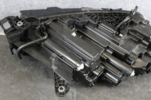 Laden Sie das Bild in den Galerie-Viewer, Frontscheinwerfer Skoda Enyaq 5LB941015G Links Scheinwerfer Headlight SCH5694306707ca