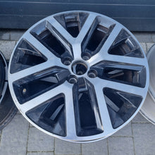 Load image into Gallery viewer, 1x Alufelge 17 Zoll 6.5" 4x100 40ET Glanz Silber 403000765R Renault Captur FEL4135147717nf