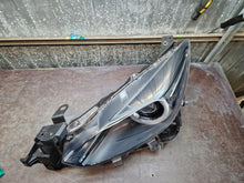 Laden Sie das Bild in den Galerie-Viewer, Frontscheinwerfer Mazda 3 Bm B630-51040 Links Scheinwerfer Headlight