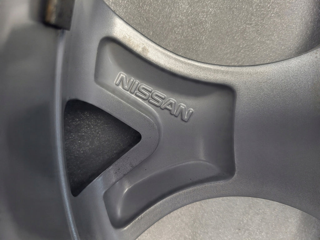 1x Alufelge 17 Zoll 7.0" 5x114.3 35ET Glanz Silber 403006PA1A Nissan Juke