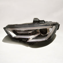 Laden Sie das Bild in den Galerie-Viewer, Frontscheinwerfer Audi Etron 8V0941005H Xenon Links Scheinwerfer Headlight