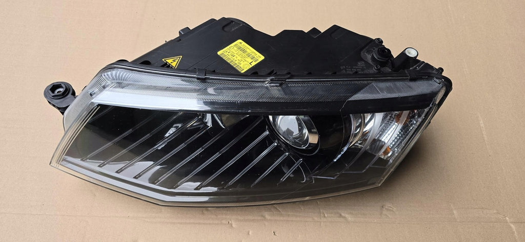 Frontscheinwerfer Skoda Octavia III 5E1941015B Bi-Xenon Links Headlight SCH2388911052kw