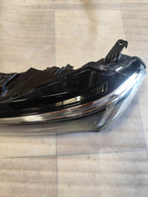 Laden Sie das Bild in den Galerie-Viewer, Frontscheinwerfer Honda Civic I 100-8F06E FALSE Scheinwerfer Headlight SCH8671117984op