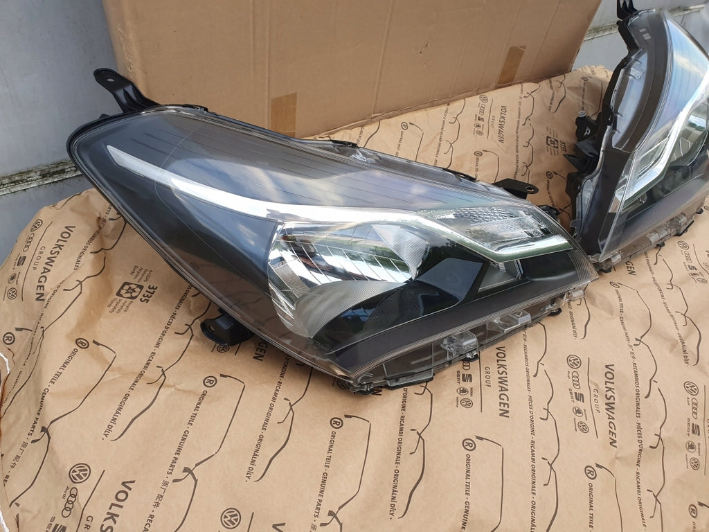 Frontscheinwerfer Toyota Yaris Ein Stück (Rechts oder Links) Headlight