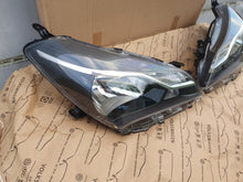 Load image into Gallery viewer, Frontscheinwerfer Toyota Yaris Ein Stück (Rechts oder Links) Headlight