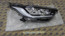 Load image into Gallery viewer, Frontscheinwerfer Toyota Yaris LED Rechts Scheinwerfer Headlight SCH2745640695up