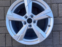 Laden Sie das Bild in den Galerie-Viewer, 1x Alufelge 18 Zoll 8.0" 5x112 39ET Glanz Schwarz 4K0601025D Audi Rim Wheel FEL8586988590po
