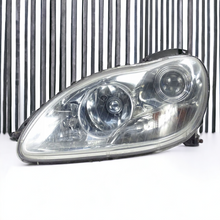 Laden Sie das Bild in den Galerie-Viewer, Frontscheinwerfer Mercedes-Benz W220 A2208204761 Xenon Links Headlight