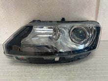 Laden Sie das Bild in den Galerie-Viewer, Frontscheinwerfer Skoda Rapid 5JB941015 Xenon Links Scheinwerfer Headlight SCH7871368098ac