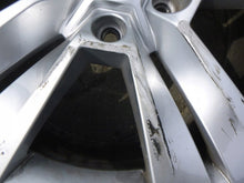 Laden Sie das Bild in den Galerie-Viewer, 1x Alufelge 18 Zoll 7.0" 5x112 45ET Glanz Silber 57A601025 Skoda Kodiaq FEL9227766101dg