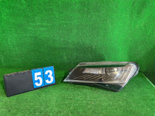 Laden Sie das Bild in den Galerie-Viewer, Frontscheinwerfer Skoda Superb III CSC17747 Xenon Links Scheinwerfer Headlight