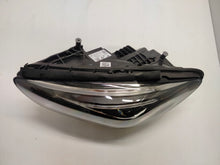 Laden Sie das Bild in den Galerie-Viewer, Frontscheinwerfer Mercedes-Benz W247 A2479061903 Ein Stück (Rechts oder Links) SCH4921889372ez