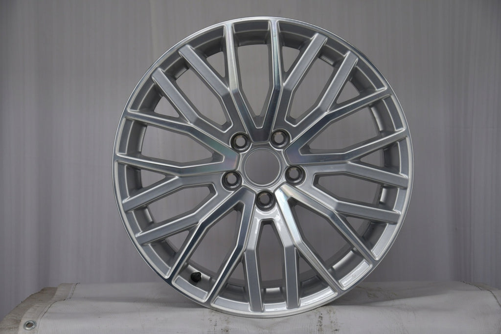 1x Alufelge 18 Zoll 8.5" 5x112 50ET 8S0601025G Audi Tt Rim Wheel