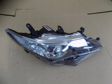 Laden Sie das Bild in den Galerie-Viewer, Frontscheinwerfer Toyota Auris 81110-02E20 Rechts Scheinwerfer Headlight