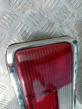 Laden Sie das Bild in den Galerie-Viewer, Frontscheinwerfer Mercedes-Benz W115 Ein Stück (Rechts oder Links) Headlight