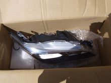Load image into Gallery viewer, Frontscheinwerfer Toyota Camry 81110-06C80 LED Rechts Scheinwerfer Headlight