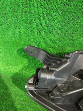 Load image into Gallery viewer, Frontscheinwerfer Toyota Yaris Links Scheinwerfer Headlight