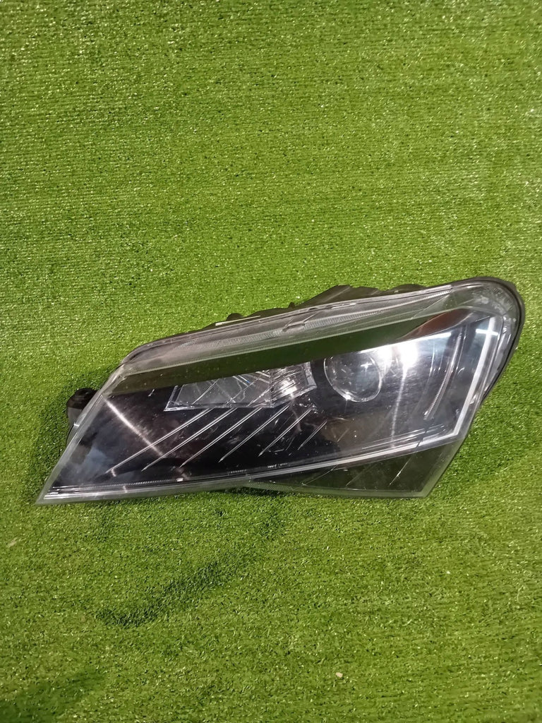 Frontscheinwerfer Skoda Superb III 3V1941015B Xenon Links Scheinwerfer Headlight SCH3914043504fs