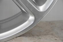 Load image into Gallery viewer, 1x Alufelge 18 Zoll 8.0" 5x112 44ET Glanz Silber 3C0601025AC Vw Rim Wheel FEL3222862993es