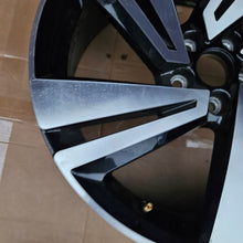 Laden Sie das Bild in den Galerie-Viewer, 1x Alufelge 18 Zoll 7.0" 5x100 39ET Glanz Schwarz VW T-Cross T Cross Rim Wheel FEL1498286237ri