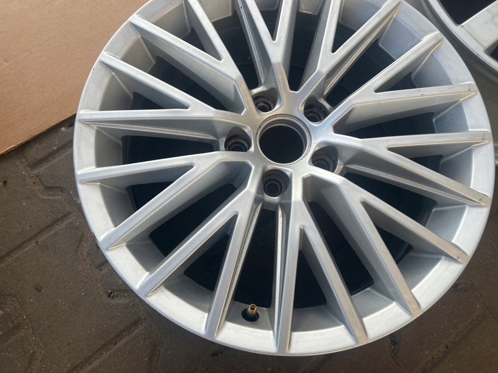 1x Alufelge 17 Zoll 7.0" 5x112 33ET Glanz Silber 1K8601025L VW Scirocco FEL8502648202gn