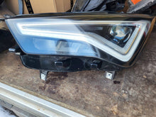 Laden Sie das Bild in den Galerie-Viewer, Frontscheinwerfer Seat Ateca 576941031C FALSE Scheinwerfer Headlight SCH8411769684ik