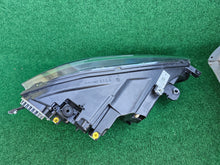 Laden Sie das Bild in den Galerie-Viewer, Frontscheinwerfer VW Taigo 2G7941035C Links Scheinwerfer Headlight SCH7283954070bx