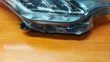 Laden Sie das Bild in den Galerie-Viewer, Frontscheinwerfer Toyota Chr C-Hr 81110-F4180 LED Rechts Scheinwerfer Headlight SCH3214389340px