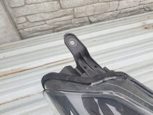 Laden Sie das Bild in den Galerie-Viewer, Frontscheinwerfer Toyota Yaris Rechts Scheinwerfer Headlight SCH8756557428bi