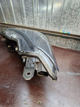 Load image into Gallery viewer, Frontscheinwerfer Toyota Yaris LED Ein Satz Scheinwerfer Headlight