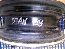 Laden Sie das Bild in den Galerie-Viewer, 1x Alufelge 15 Zoll 4.5&quot; 4x100 35ET Glanz Schwarz PW457-0H003 Toyota Aygo