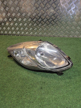 Laden Sie das Bild in den Galerie-Viewer, Frontscheinwerfer Toyota Yaris 89902768 Links Scheinwerfer Headlight SCH6685883865me