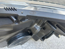 Laden Sie das Bild in den Galerie-Viewer, Frontscheinwerfer Renault Scenic 7701064130E Rechts Scheinwerfer Headlight SCH2787643787pb