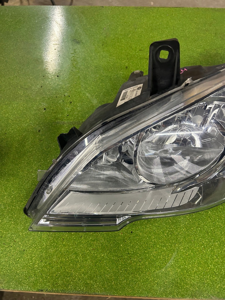 Frontscheinwerfer Mercedes-Benz Viano W639 Vito 1EG009627-01 Links Headlight SCH8091300351ku