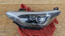 Laden Sie das Bild in den Galerie-Viewer, Frontscheinwerfer Hyundai I20 II 92101C8200 LED Links Scheinwerfer Headlight