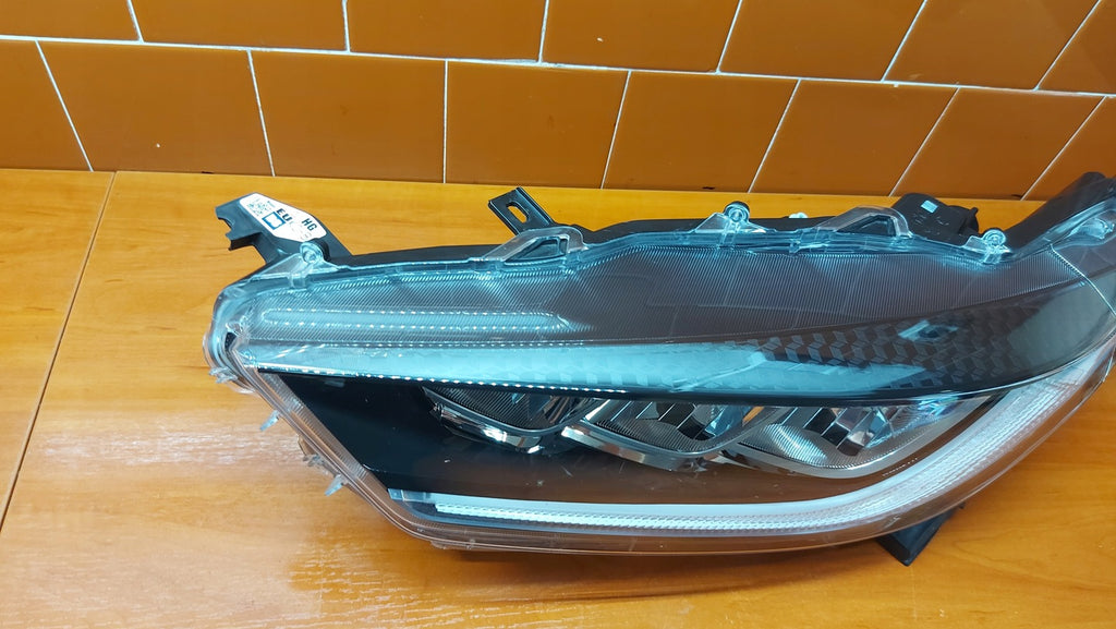 Frontscheinwerfer Toyota Yaris LED Ein Stück (Rechts oder Links) Headlight