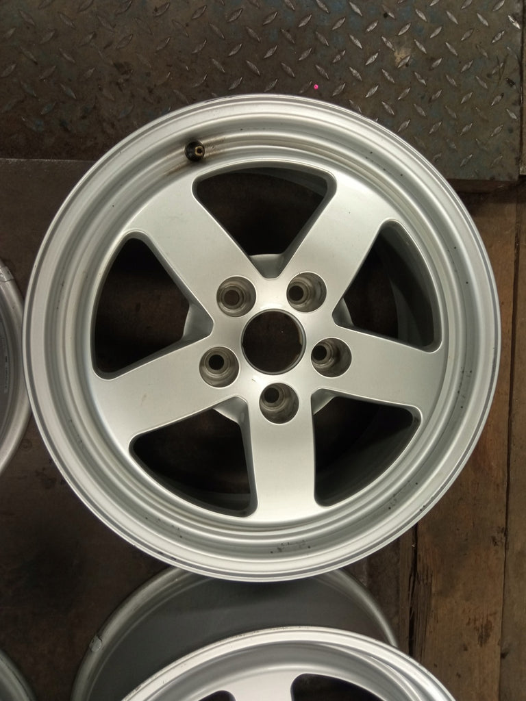 4x Alufelge 16 Zoll 7.0" 5x112 35ET Glanz Silber 8W0601025 Audi Rim Wheel