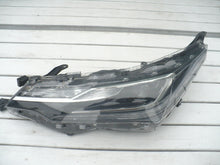 Load image into Gallery viewer, Frontscheinwerfer Toyota Corolla 81150-02L70 Links Scheinwerfer Headlight