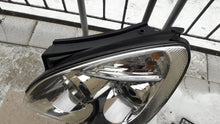 Laden Sie das Bild in den Galerie-Viewer, Frontscheinwerfer Kia Carens III 92101-100 Halogen Links Scheinwerfer Headlight