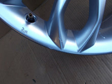 Laden Sie das Bild in den Galerie-Viewer, 1x Alufelge 17 Zoll 7.0&quot; 5x108 30671415 Volvo Rim Wheel