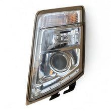 Laden Sie das Bild in den Galerie-Viewer, Frontscheinwerfer Volvo 82304599 Links Scheinwerfer Headlight