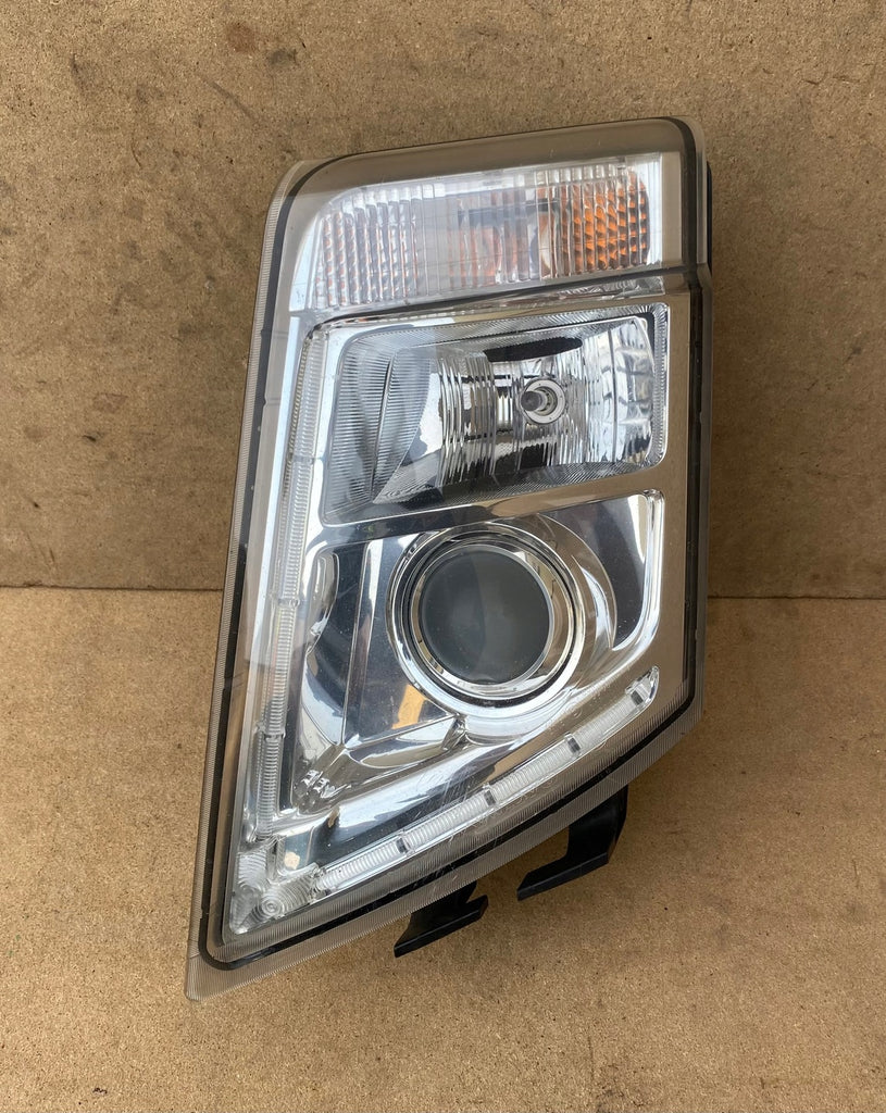 Frontscheinwerfer Volvo 82304599 Links Scheinwerfer Headlight