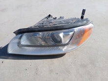 Laden Sie das Bild in den Galerie-Viewer, Frontscheinwerfer Volvo V70 III 31214168 Xenon Links Scheinwerfer Headlight SCH1437612845dp