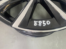 Laden Sie das Bild in den Galerie-Viewer, 1x Alufelge 18 Zoll 8.0&quot; 5x108 42ET 32358646 Volvo V60 Rim Wheel