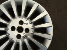 Laden Sie das Bild in den Galerie-Viewer, 1x Alufelge 17 Zoll 6.5" 4x100 46ET Glanz Silber 51767998 Fiat Punto Evo Grande FEL4617189018pi