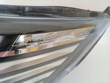 Laden Sie das Bild in den Galerie-Viewer, Frontscheinwerfer Renault Trafic III 260601790R Links Scheinwerfer Headlight SCH8753160644pl