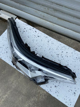 Laden Sie das Bild in den Galerie-Viewer, Frontscheinwerfer Toyota C-Hr Chr 81110-F4030 Rechts Scheinwerfer Headlight