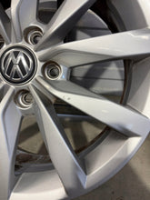 Laden Sie das Bild in den Galerie-Viewer, 1x Alufelge 17 Zoll 6.0" 5x112 48ET Glanz Silber 5G0601025K VW Golf Vii FEL5259945326cq