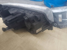 Laden Sie das Bild in den Galerie-Viewer, Frontscheinwerfer VW Crafter Ein Satz Scheinwerfer Headlight SCH1043714156eb