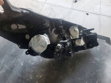 Laden Sie das Bild in den Galerie-Viewer, Frontscheinwerfer Toyota Yaris Links Scheinwerfer Headlight